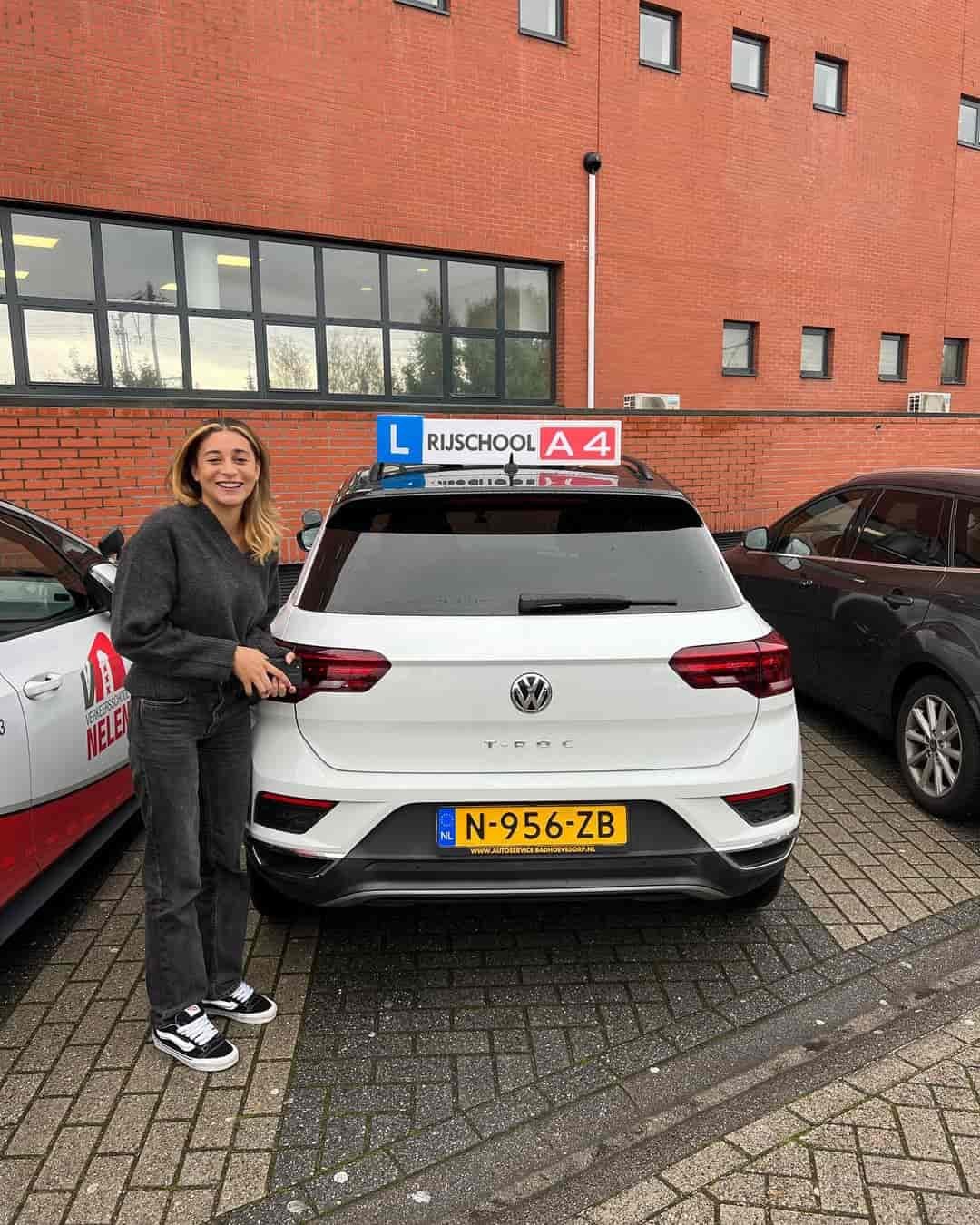 Rijschool Amsterdam-West leerling Damiana is geslaagd bij haar CBR praktijkexamen