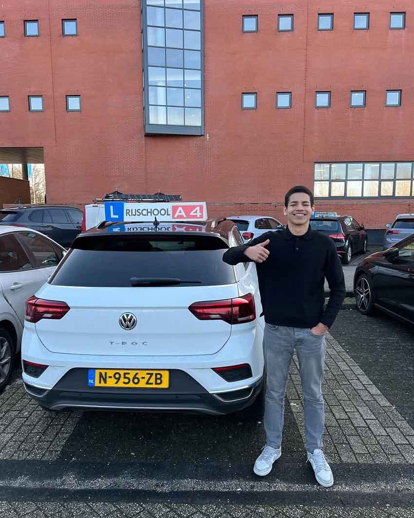 Geslaagde leerling Milan bij Rijschool Amsterdam-West